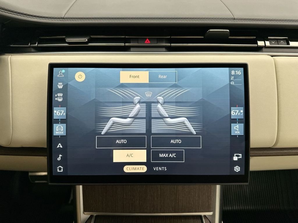 Used 2025  Land Rover SE image 25