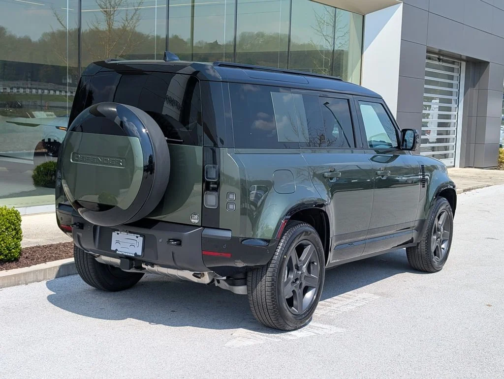 New 2026 Woolstone Green Land Rover X-Dynamic SE image 8