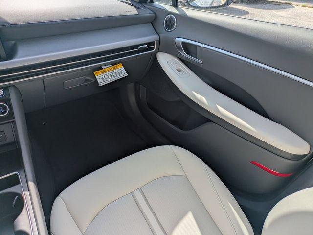 New 2026 White Hyundai SEL Sport image 16