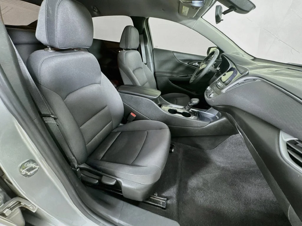 Used 2022 Silver Chevrolet LT image 33