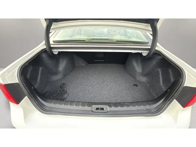 Used 2011 WHITE OPAL Buick CXL image 30