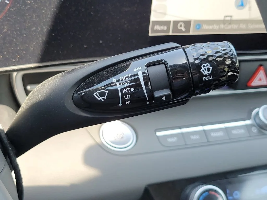 Used 2024 Black Hyundai SEL image 29