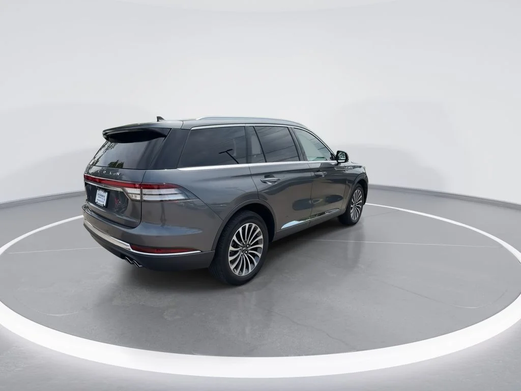 Used 2023 Gray Lincoln Standard image 8