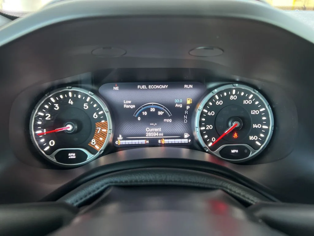 Used 2023 White Jeep Altitude image 23