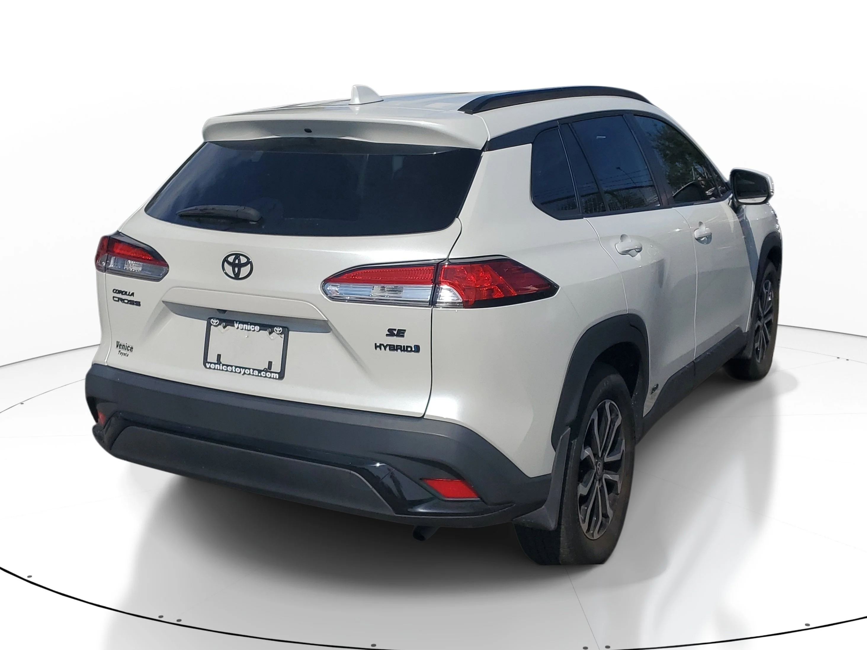 Used 2024 Wind Chill Pearl Toyota Hybrid SE image 5