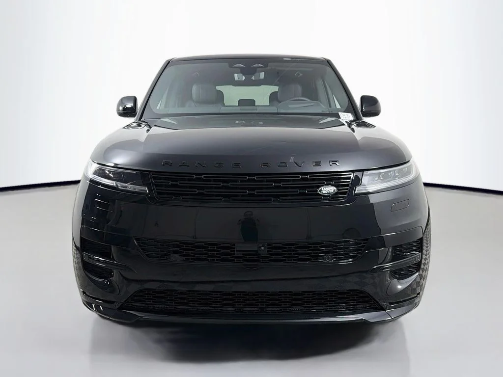 New 2026 Santorini Black Land Rover Dynamic SE image 2
