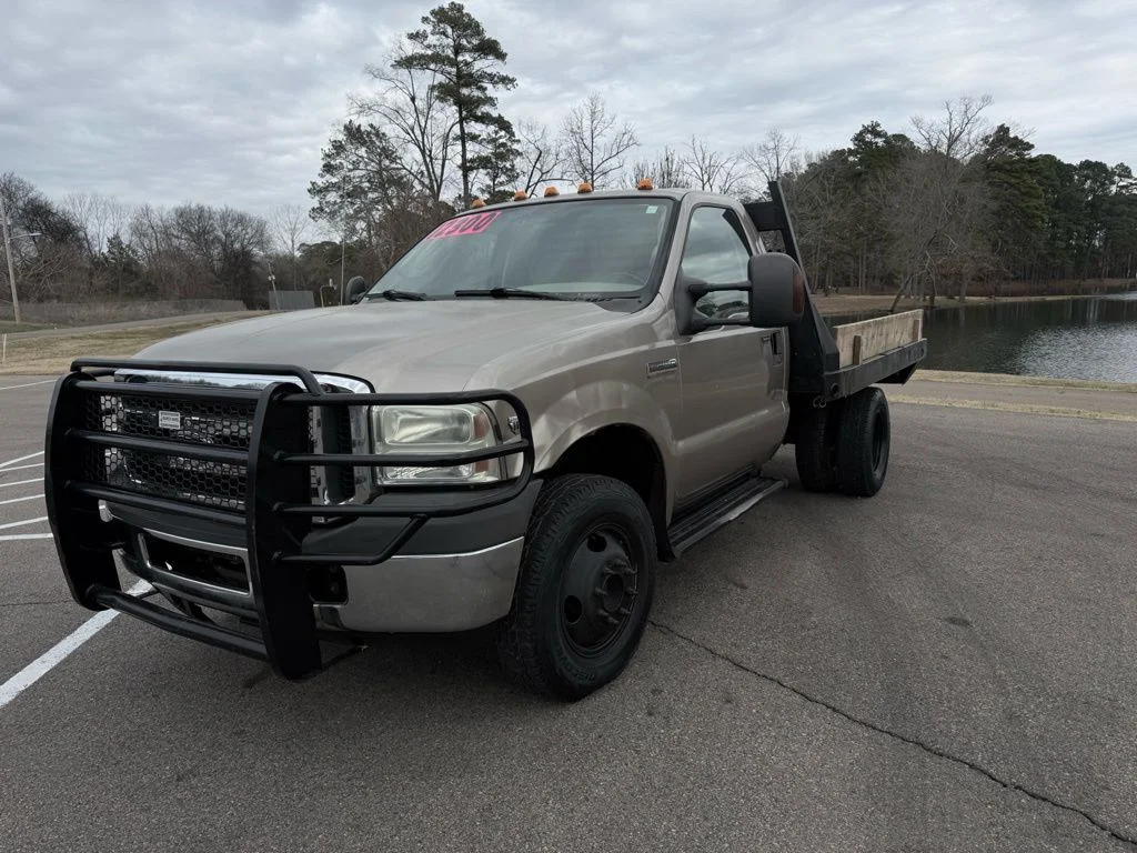 2005 Ford F-350 Super Duty Chassis Cab XL