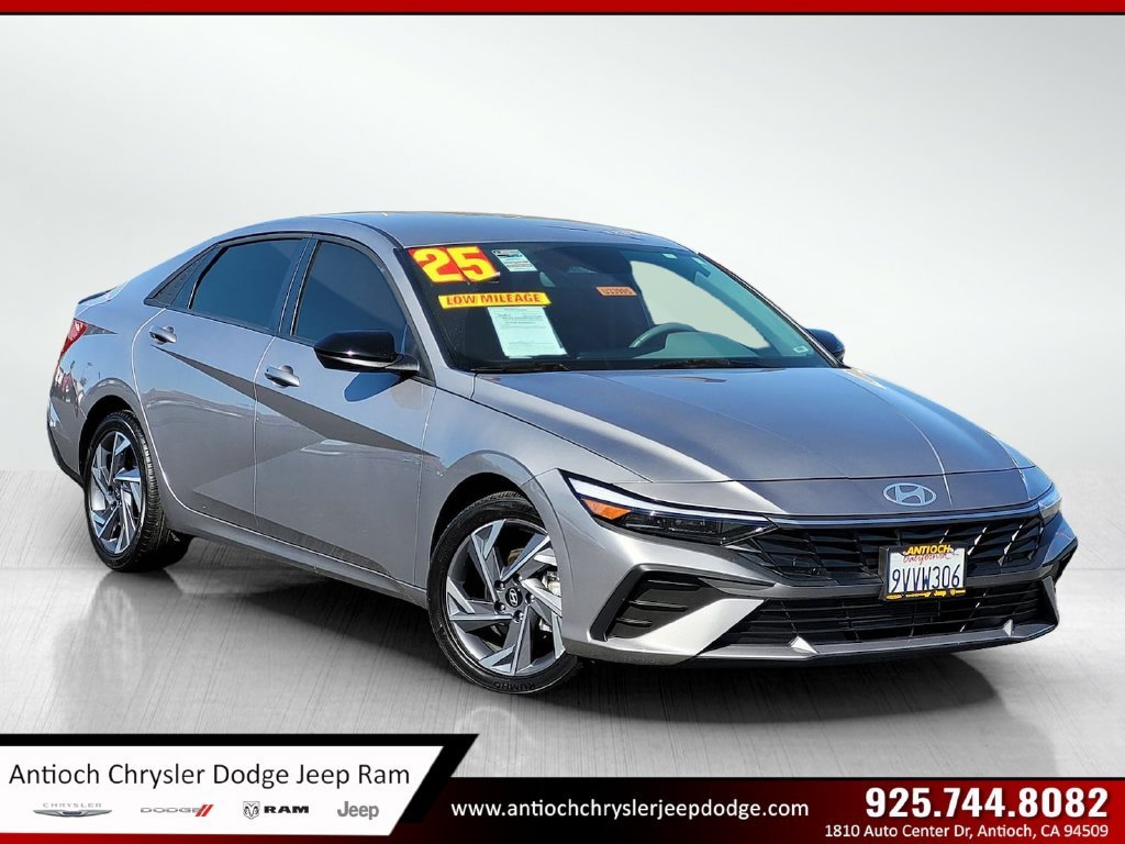 Used 2025 Silver Hyundai SEL Sport image 1
