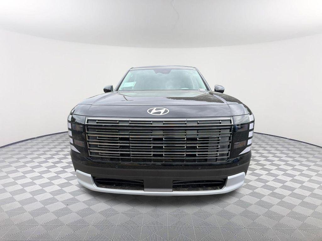 New 2026 Black Hyundai SE FWD image 2