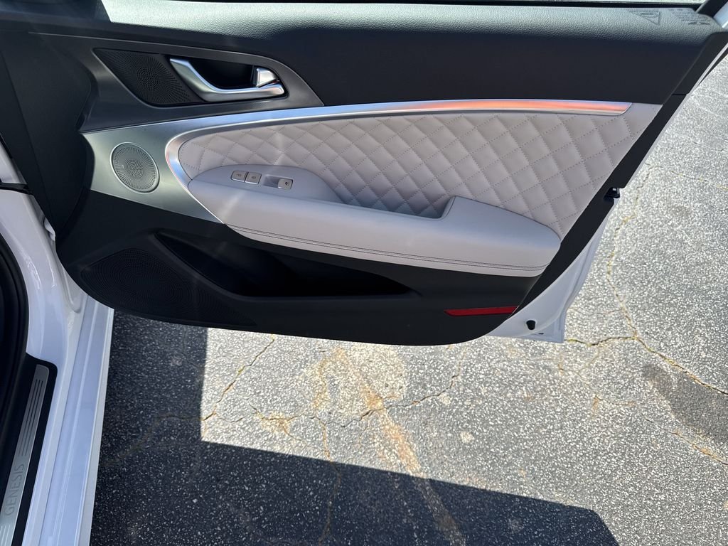 2025 GENESIS G70 Sport Advanced - Photo 14