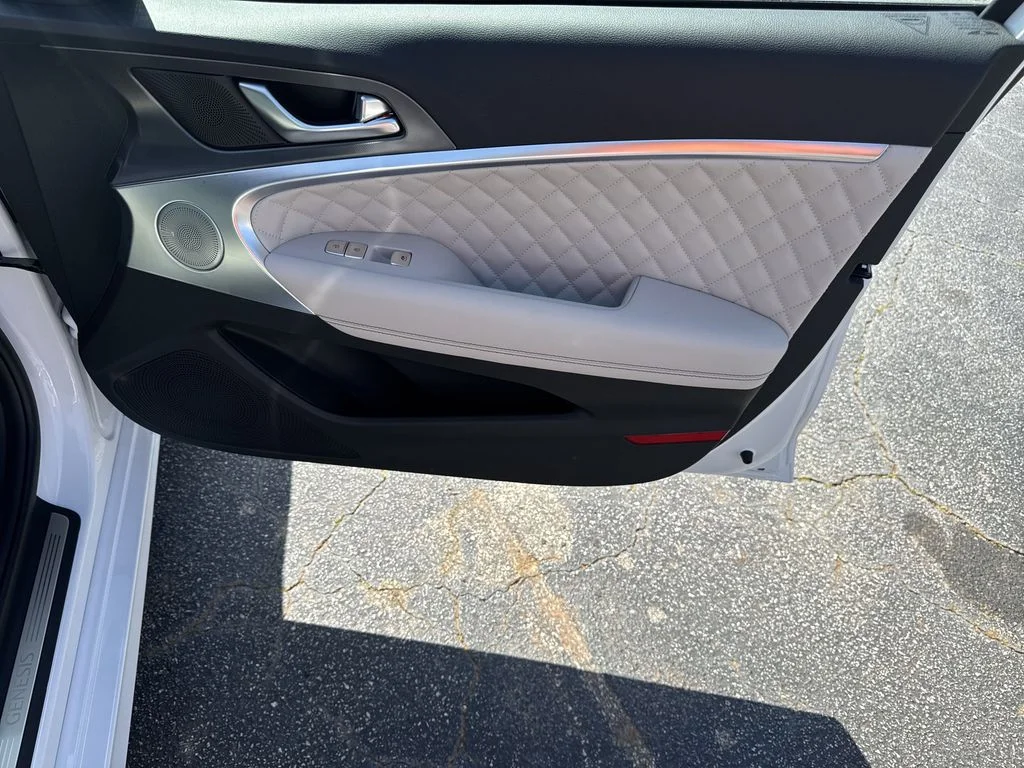 2025 GENESIS G70 Sport Advanced - Photo 14