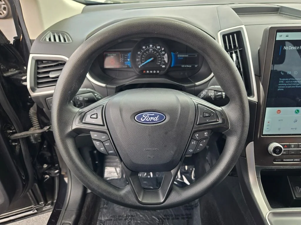 Used 2021 Black Metallic Ford SE image 30