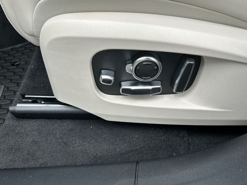 2026 Jaguar F-Pace R-Dynamic S - Photo 11