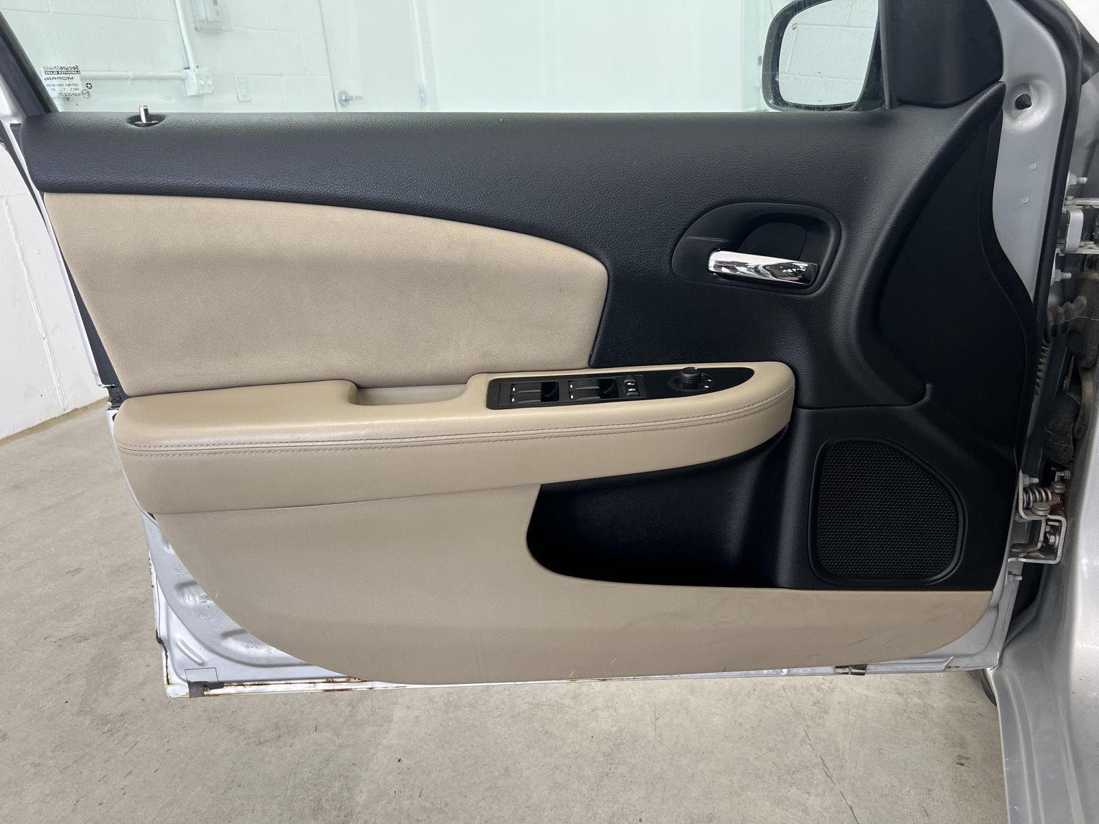 2011 Chrysler 200 Touring - Photo 11