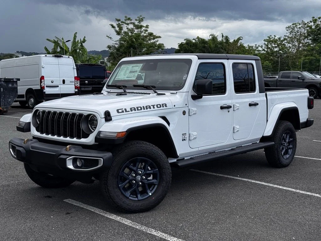 2026 Jeep Gladiator 85th Anniversary Edition Auto's photo