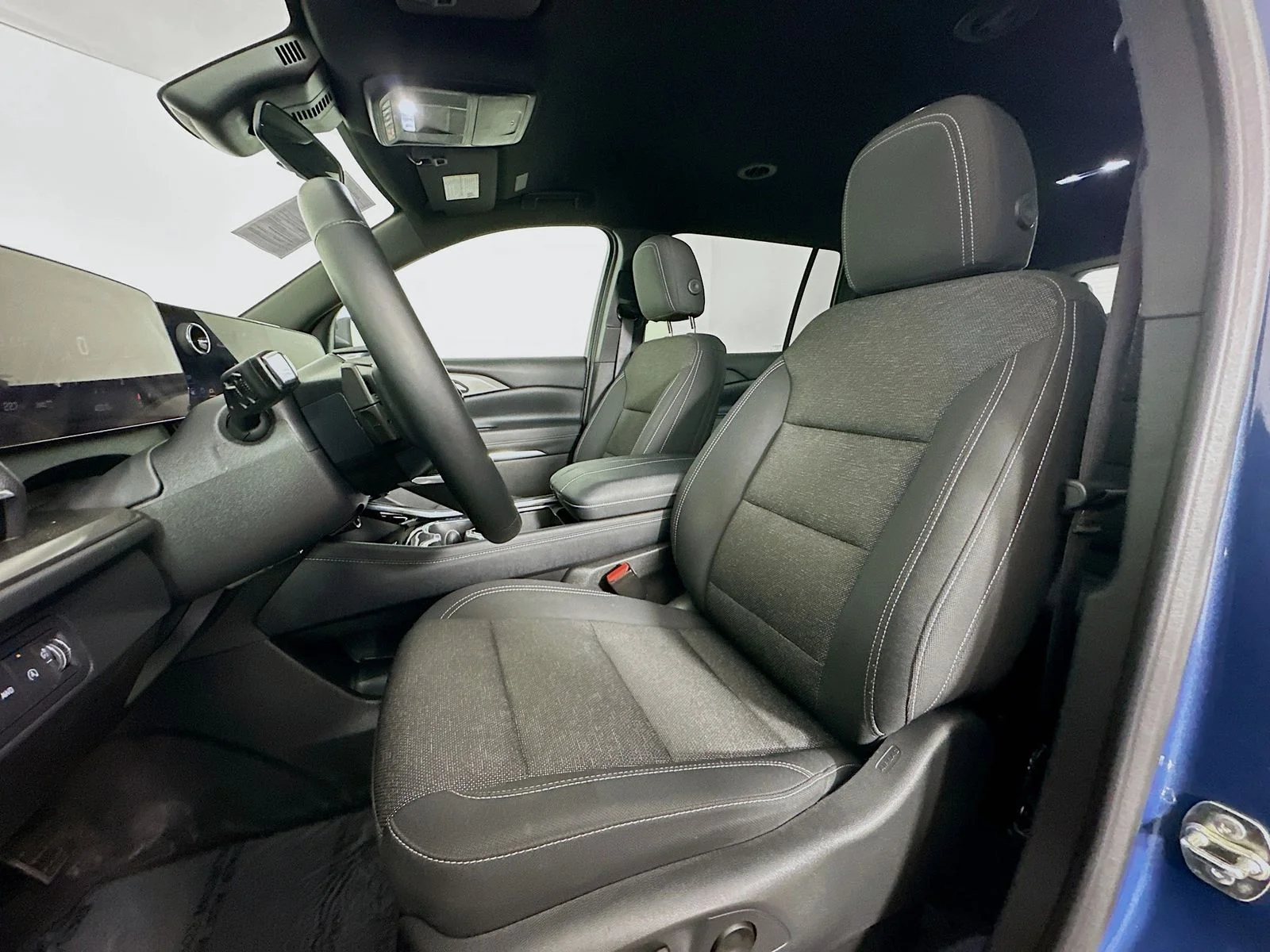 Used 2025 Lakeshore Blue Metallic Chevrolet LT image 21