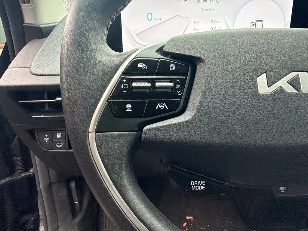 Used 2023 Blue Kia Wind image 11