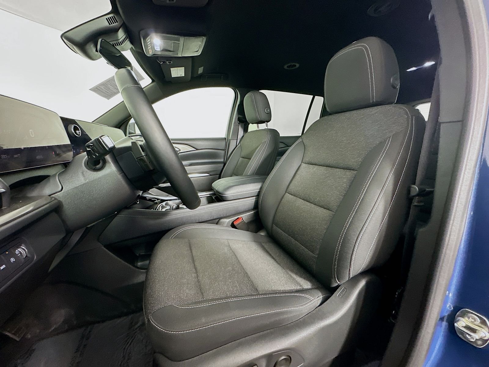Used 2025 Lakeshore Blue Metallic Chevrolet LT image 21