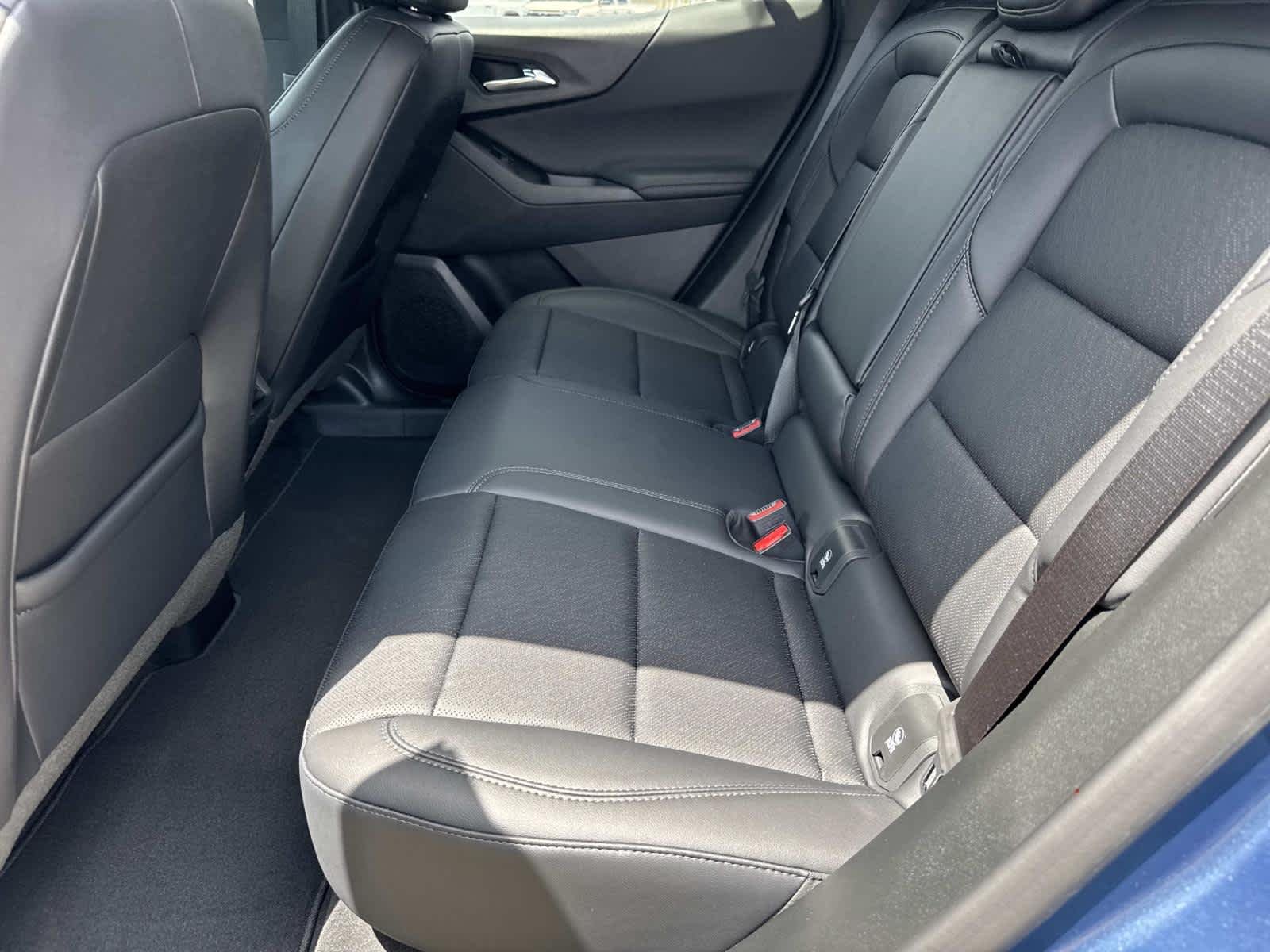 2027 Chevrolet Equinox LT - Photo 8