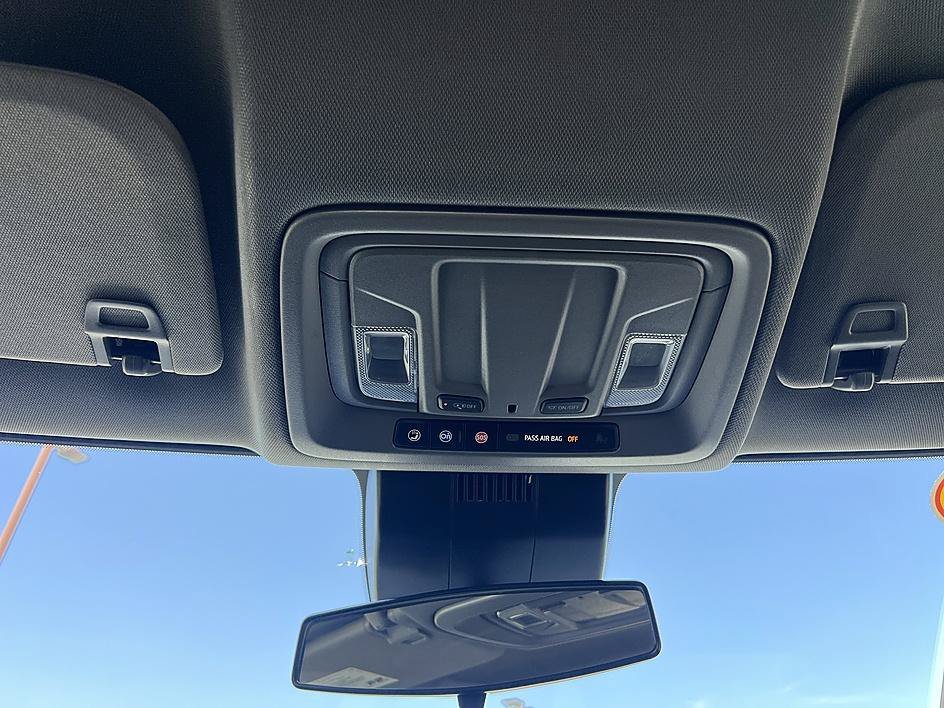Used 2023 Summit White Chevrolet Custom image 27