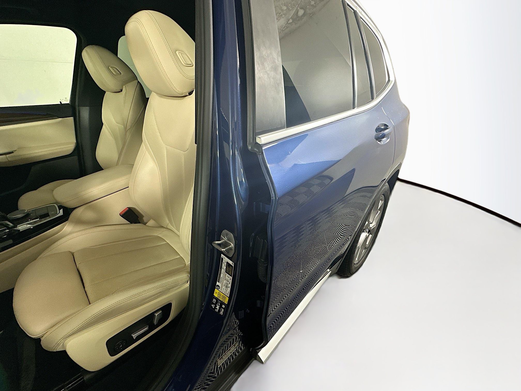 Used 2022 Phytonic Blue Metallic BMW xDrive30i image 12