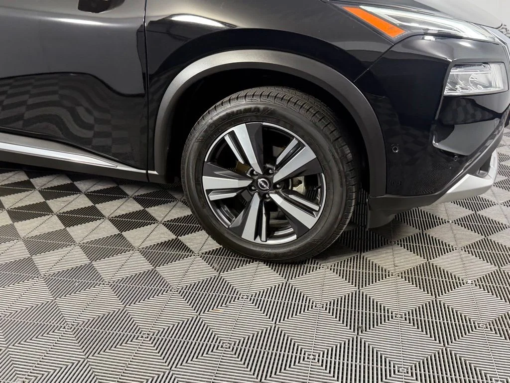Used 2023 Black Nissan Platinum image 14