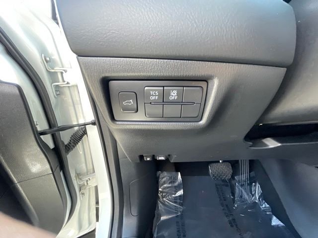 Used 2019 Snowflake White Pearl Mazda Grand Touring image 19