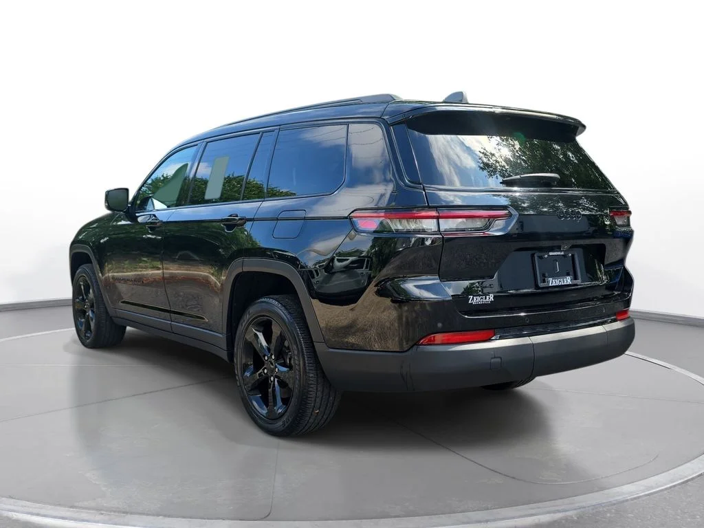 Used 2023 Black Jeep Altitude image 7