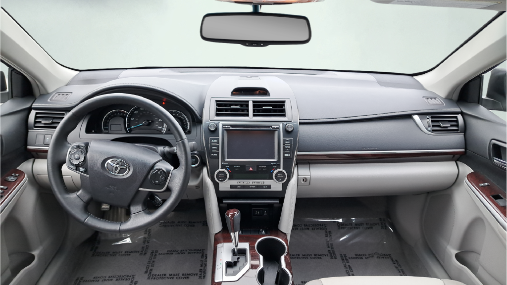 Used 2014 Black Toyota XLE image 17