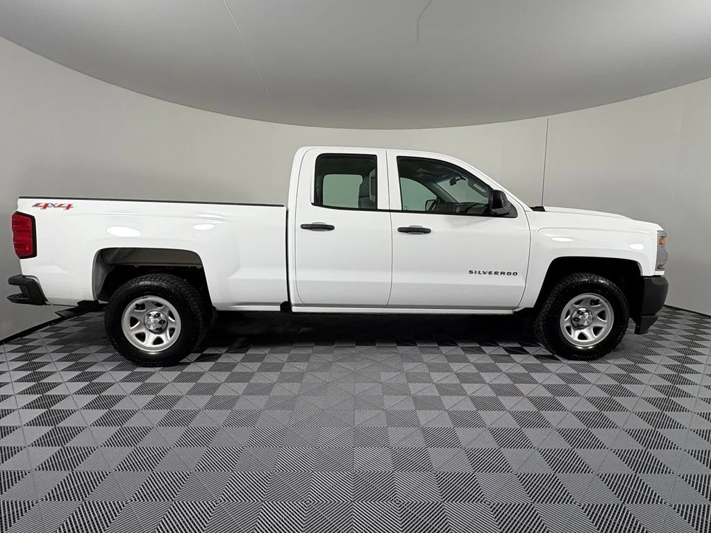 Used 2017 Summit White Chevrolet WT image 7