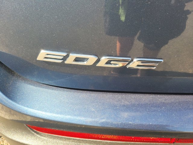 Used 2018 Blue Ford SEL image 10