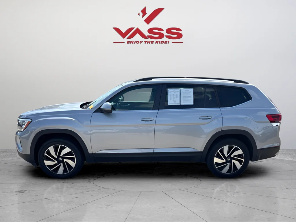 Used 2025 Silver Mist Metallic Volkswagen 2.0T SE w/Technology image 2