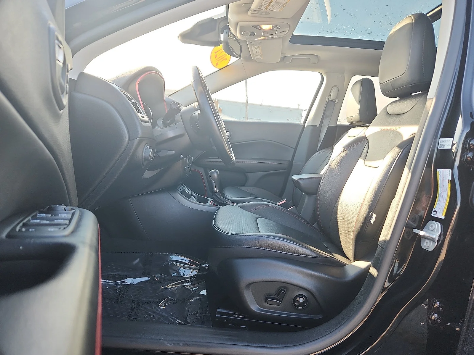 Used 2021 Diamond Black Jeep Trailhawk image 13