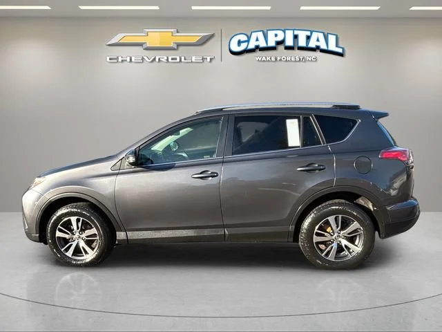 Used 2018 Gray Toyota XLE image 10