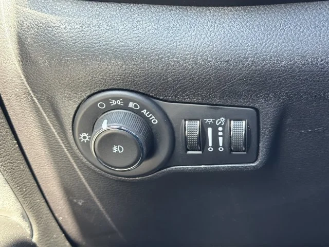 Used 2024 Gray Jeep Limited image 28