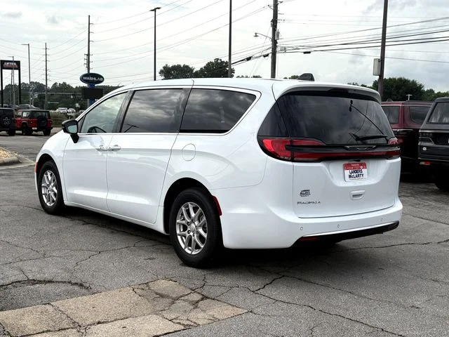 New 2027 Bright White Clear-Coat Exterior Paint Chrysler Select image 6