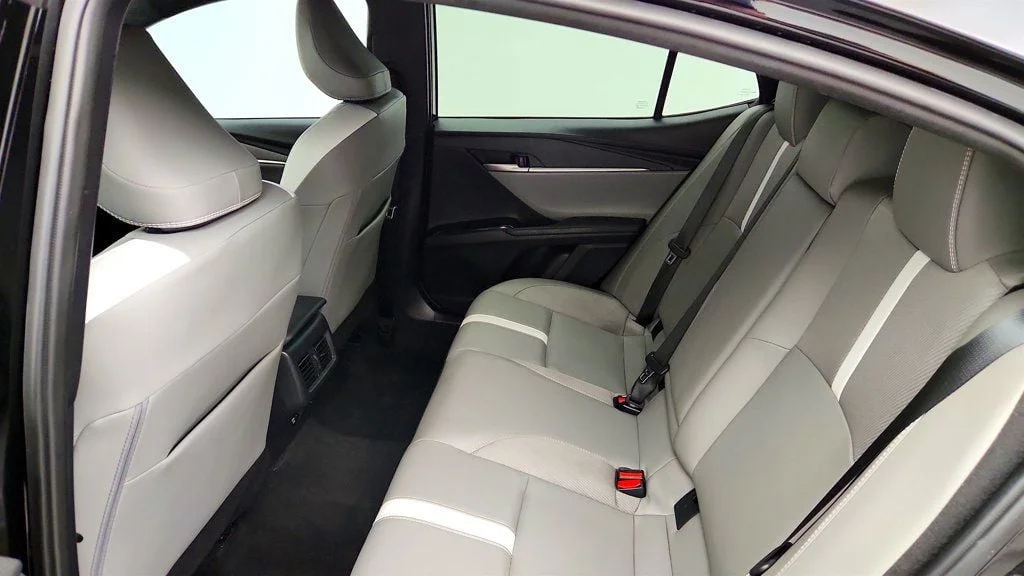 Used 2025 Midnight Black Metallic Toyota SE w/ Moonroof & Multimedia Upgrade Pkg image 20