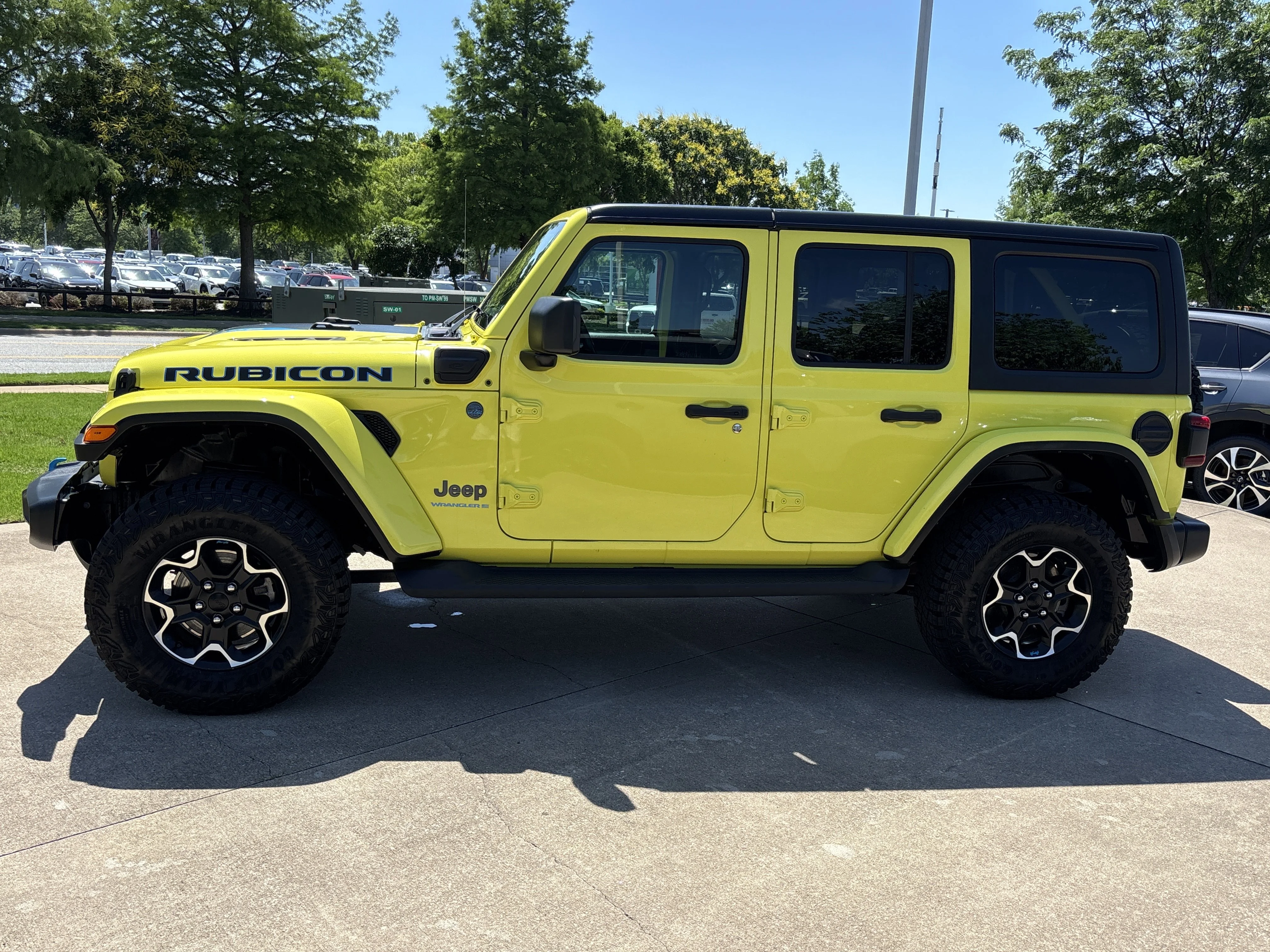 Used 2023 High Velocity Clearcoat Jeep Rubicon 4xe image 11