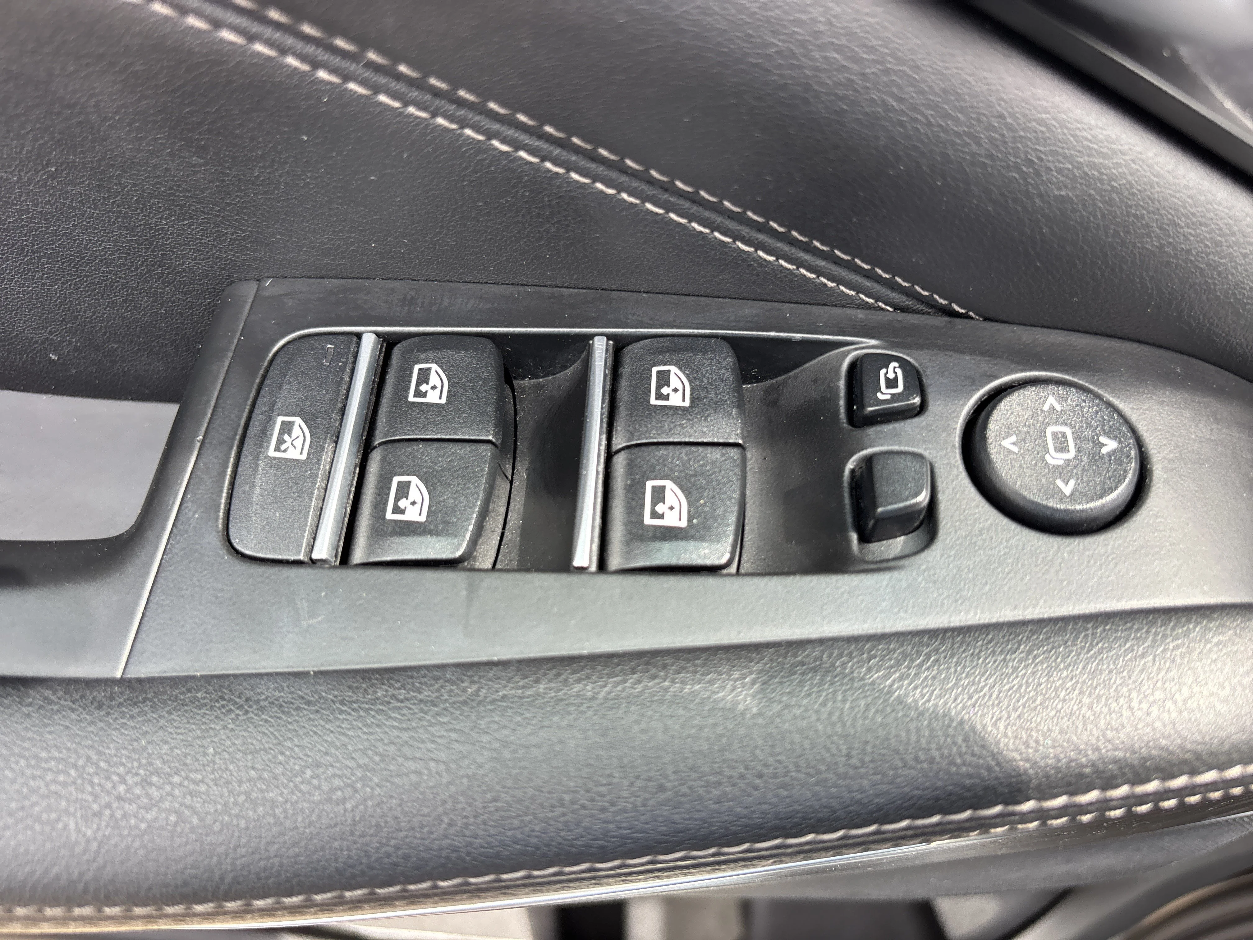 Used 2023 Dark Graphite Metallic BMW xDrive40i AWD image 25