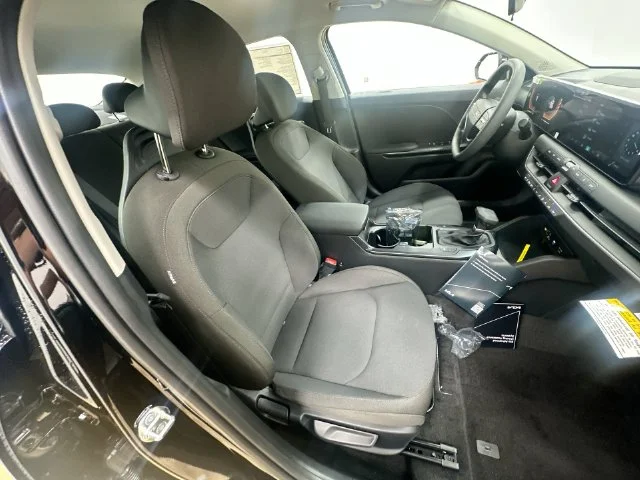 New 2027 Aurora Black Pearl Kia LXS image 32