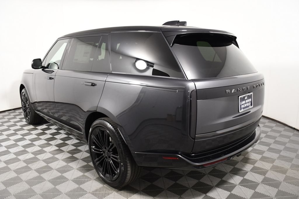 New 2026 Carpathian Gry Land Rover SE image 4