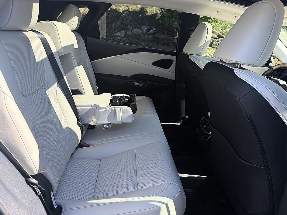 Used 2025 White Pearl Lexus RX 350h Premium Plus image 21