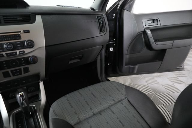 2010 Ford Focus SE - Photo 19