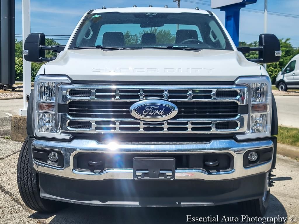 New 2026 Oxford White Ford F-550® XL image 4