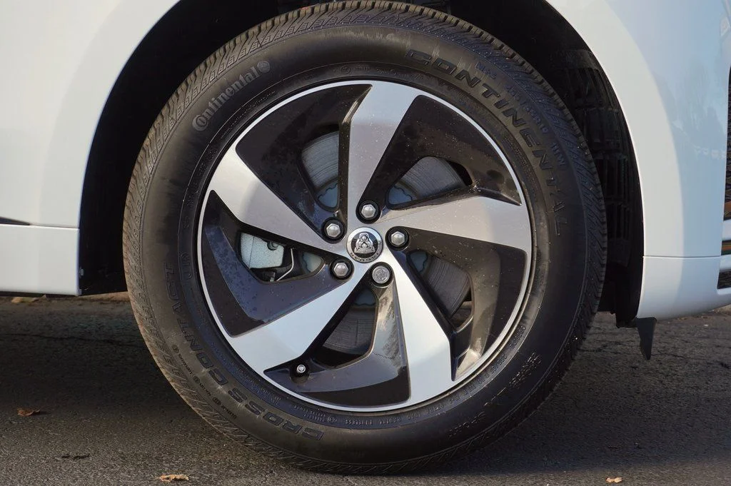 Used 2025 White Jaguar P400 R-Dynamic S image 8