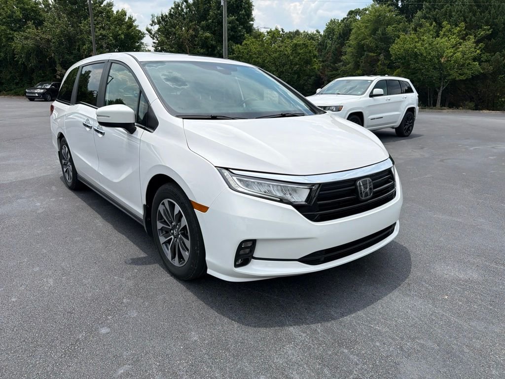 Used 2024 Silver Honda EX-L image 3