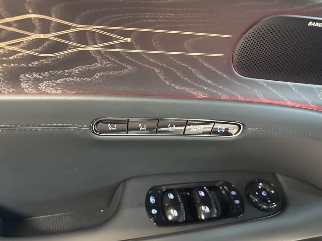 New 2026 White Genesis 3.5T E-SC MHEV PRESTIGE BLACK image 15
