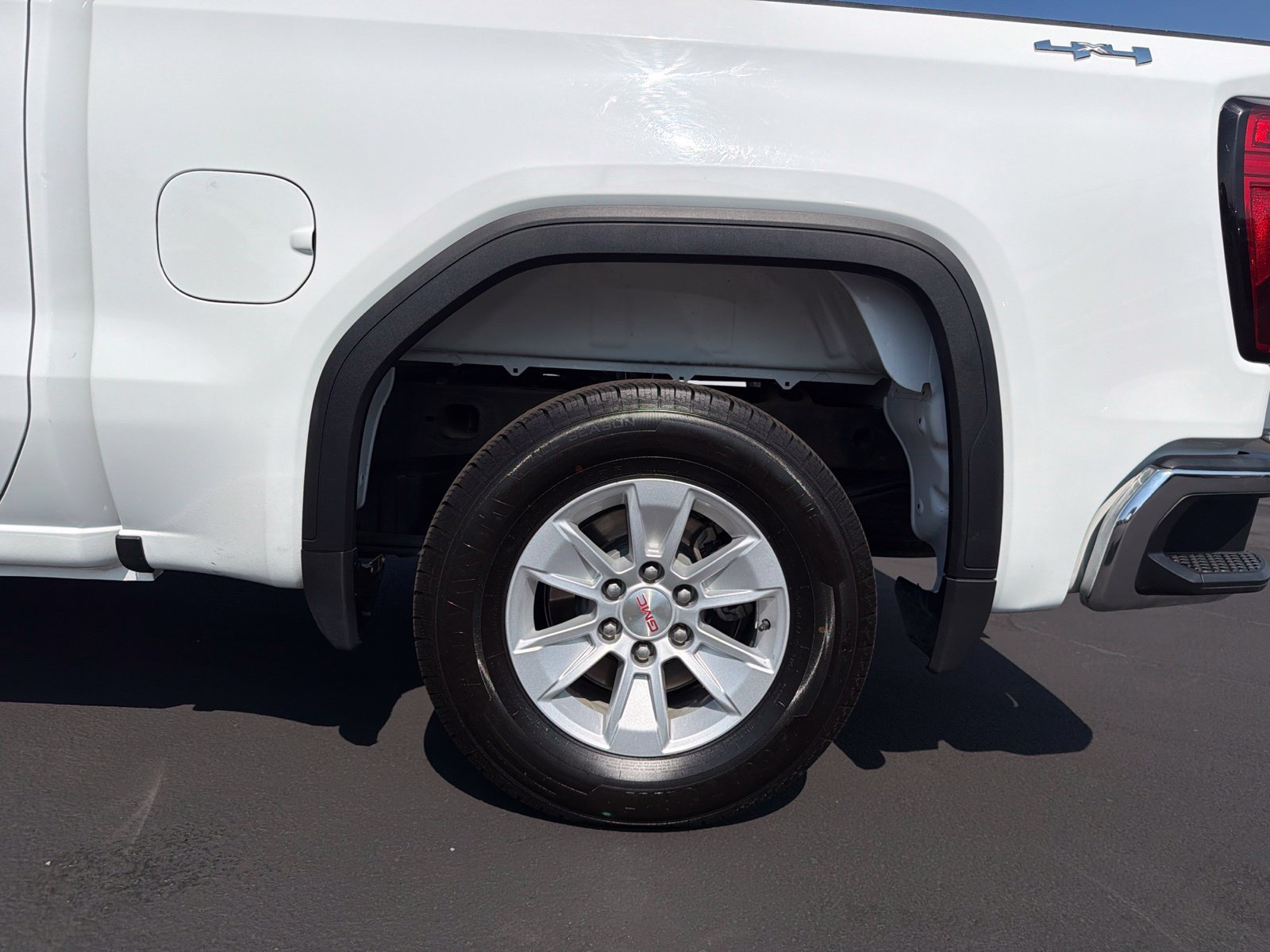 Used 2024 Summit White GMC SLE image 6