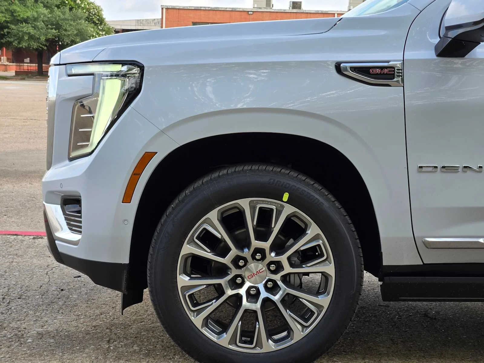 2026 GMC Yukon Denali - Photo 6