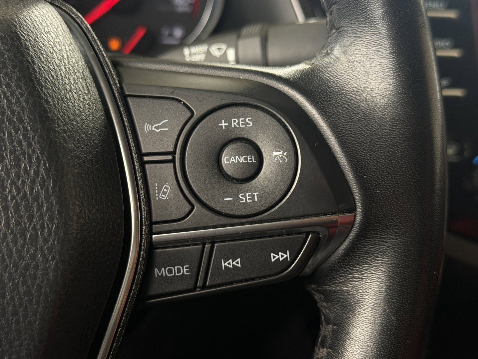 Used 2019 Wind Chill Pearl Toyota XSE V6 image 16